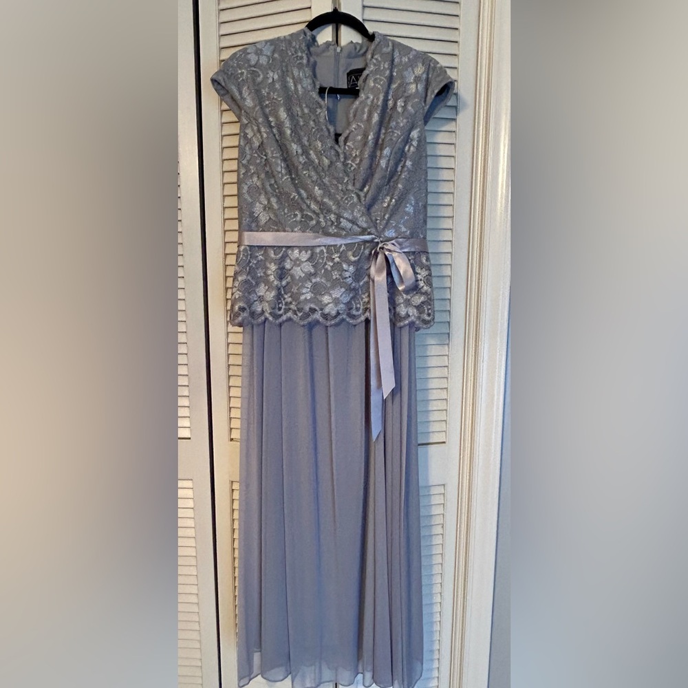 Alex Evenings Dove Two-Piece Evening Gown/Formal dress